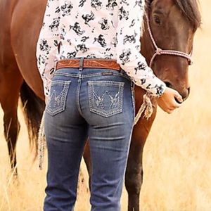 Wrangler Shiloh riding Jean in size 5x36